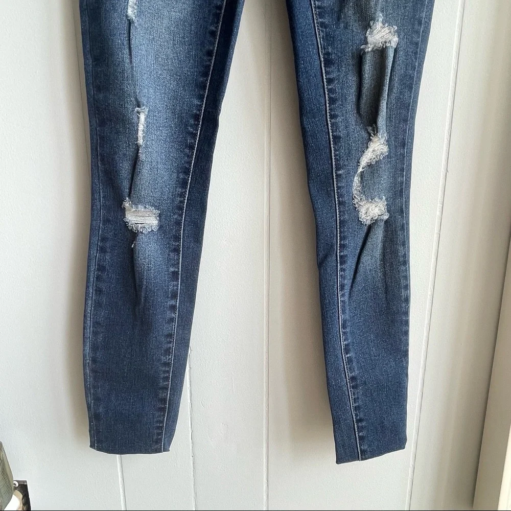 🛒✨NWT YMI mid-rise curvy fit ripped skinny jeans - Picture 3 of 9